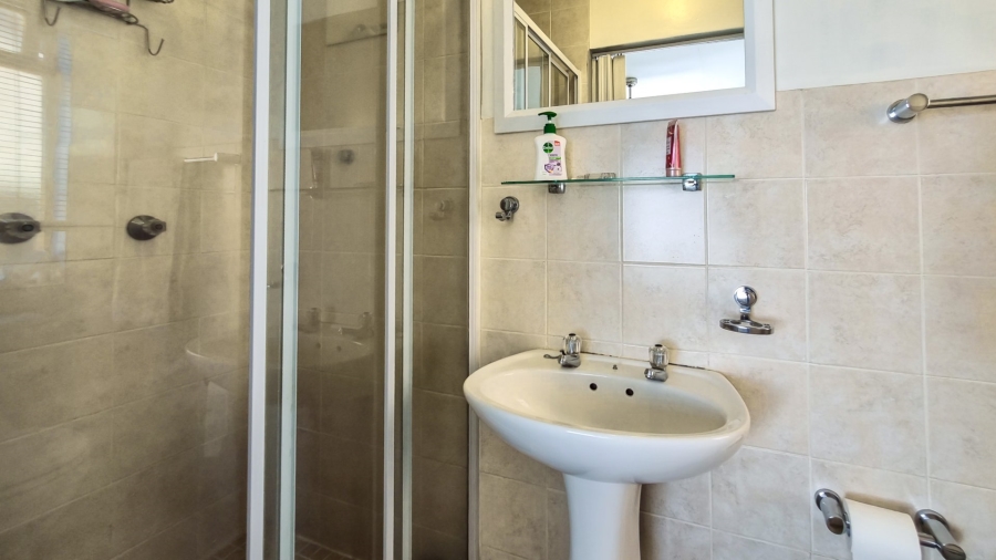 2 Bedroom Property for Sale in Langenhovenpark Free State